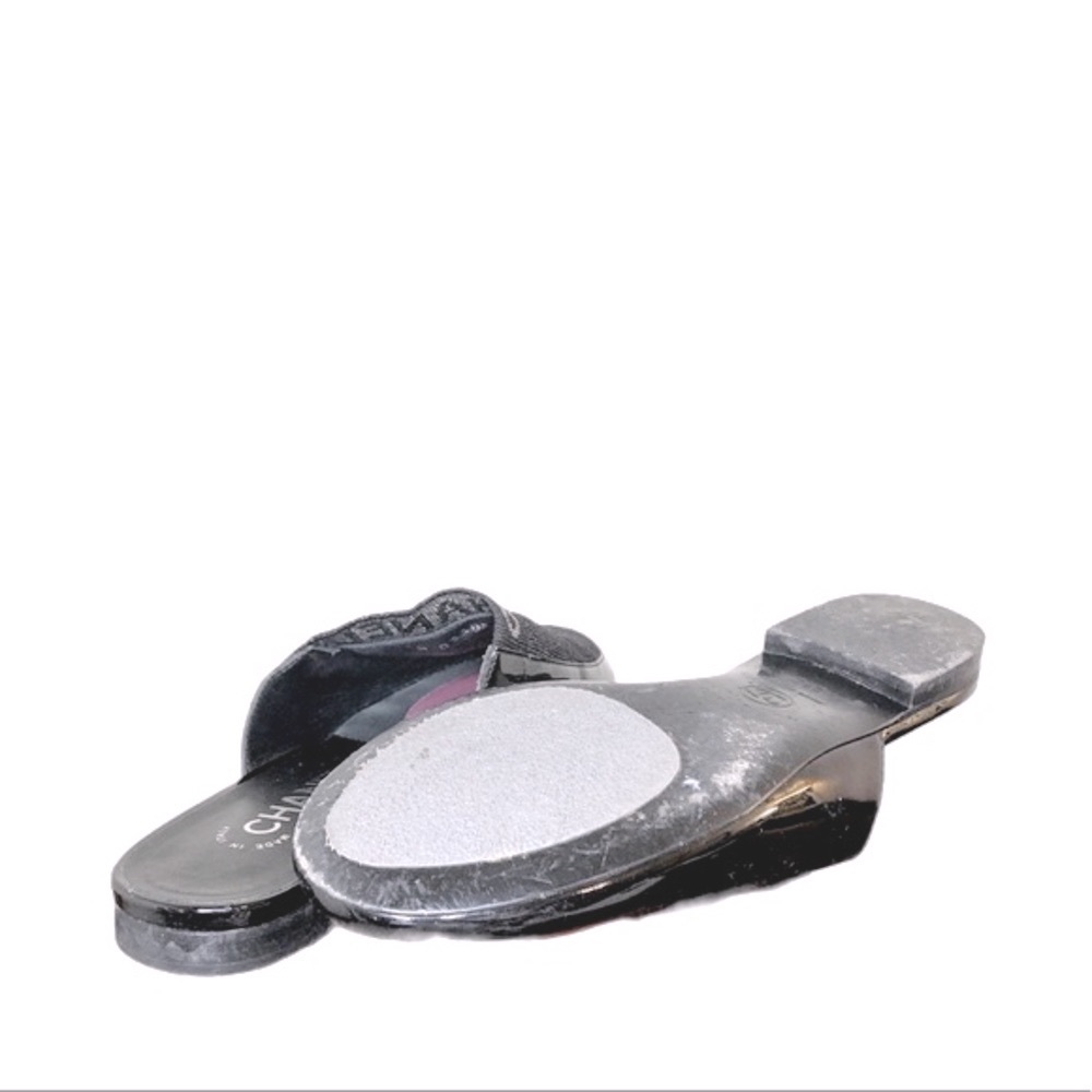 CHANEL knit patent leather slide-on mule - Picture 8 of 8